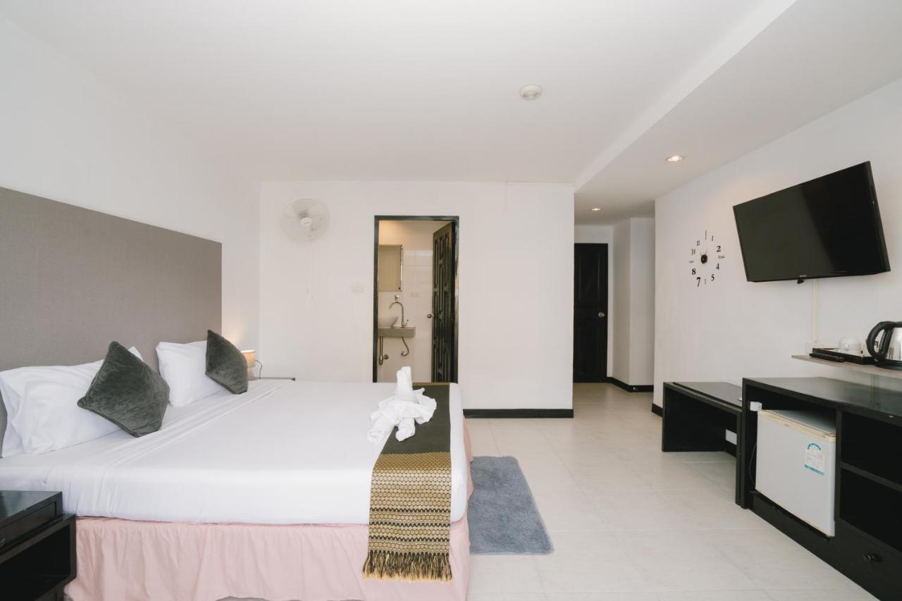 Hotel Noble House Patong Exterior foto
