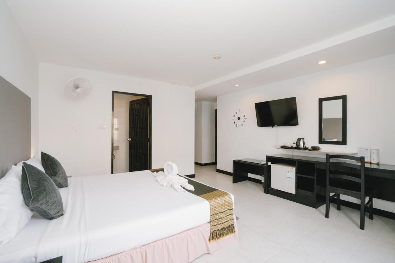 Hotel Noble House Patong Exterior foto