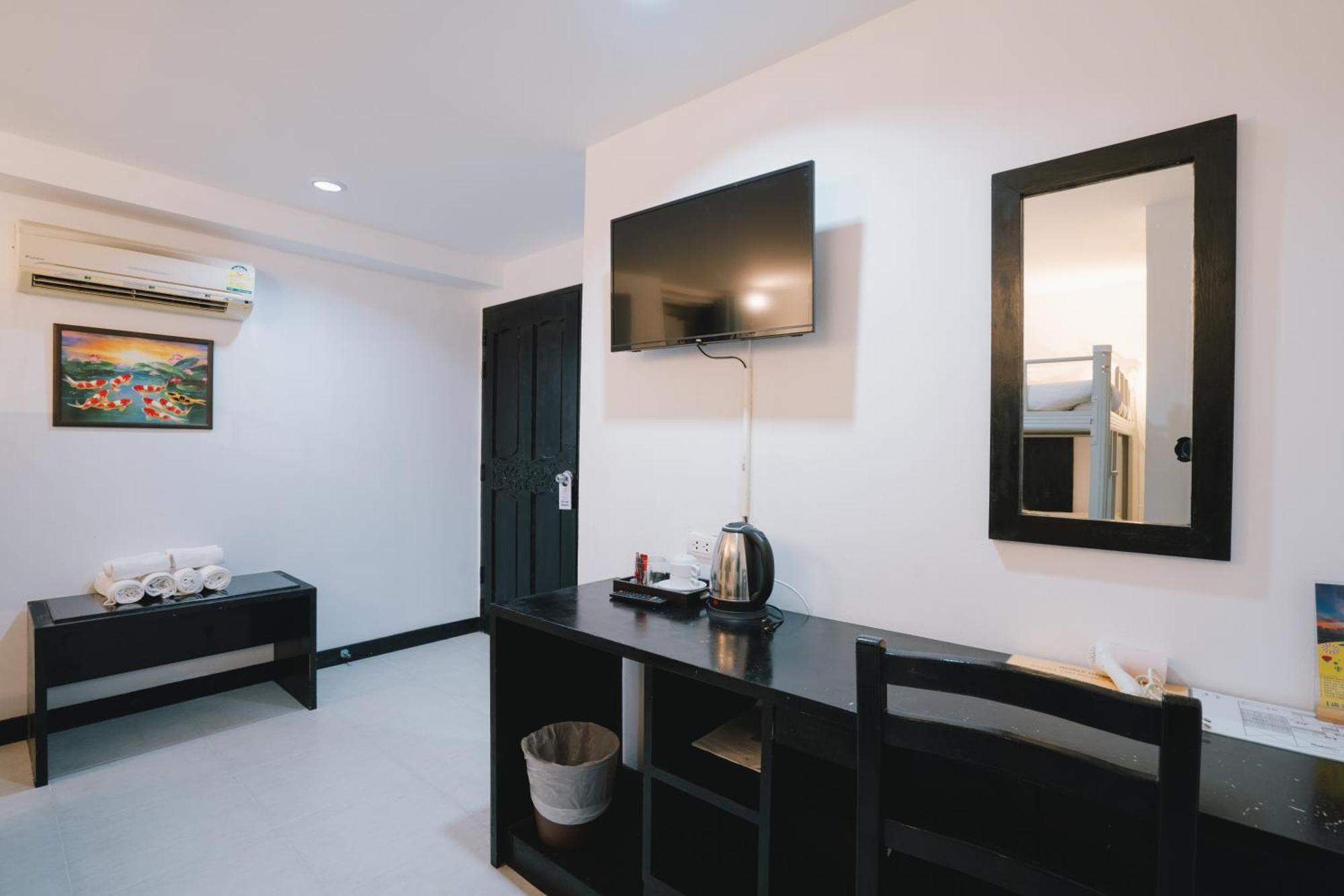 Hotel Noble House Patong Exterior foto