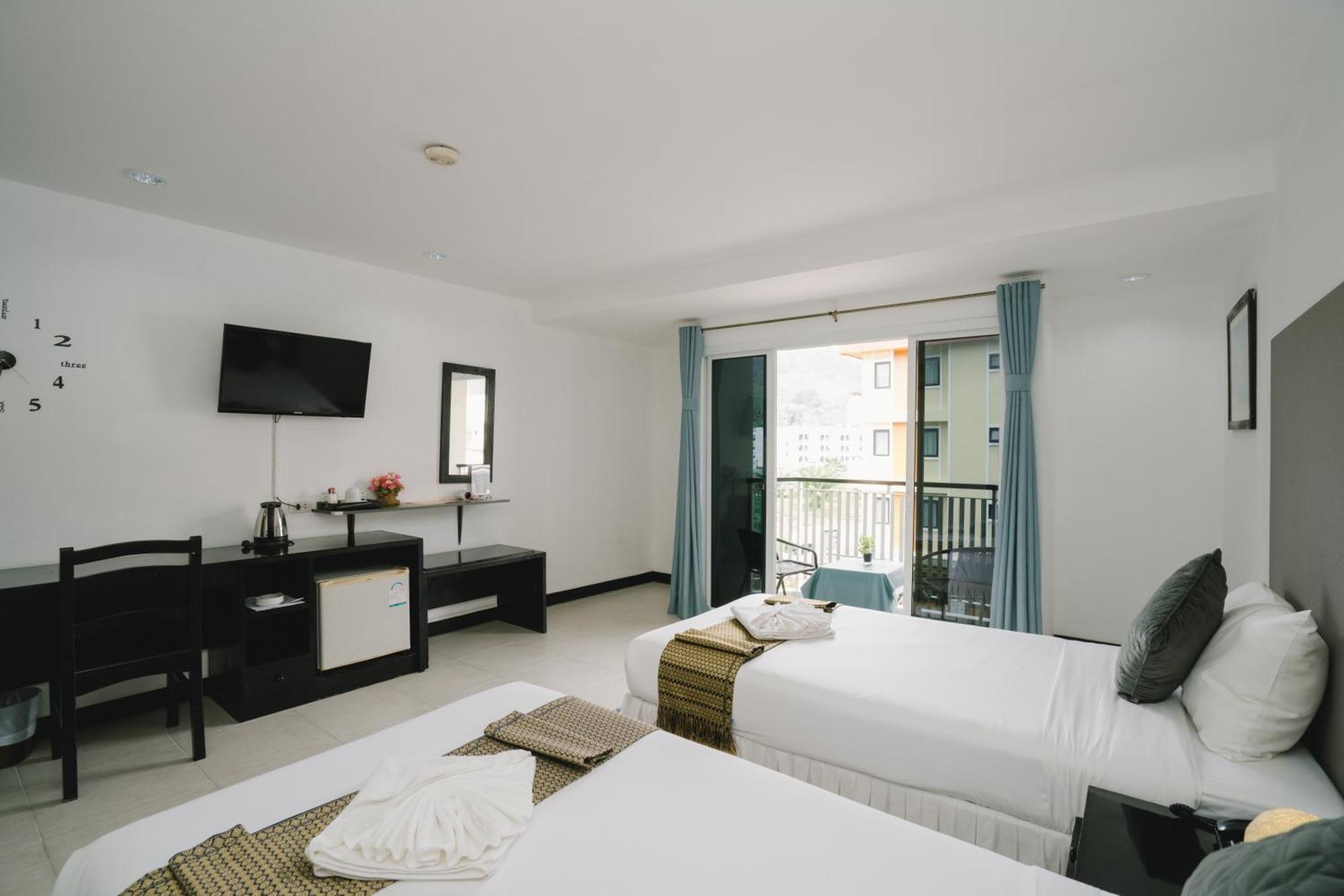 Hotel Noble House Patong Exterior foto
