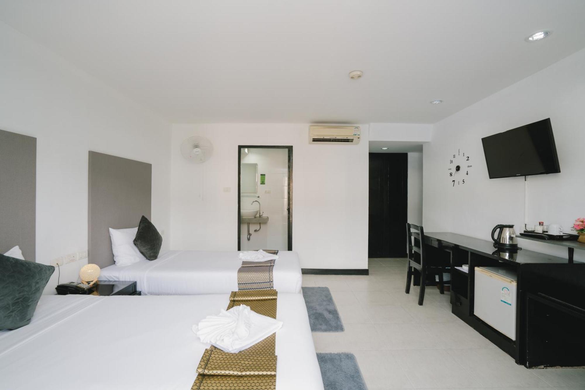 Hotel Noble House Patong Exterior foto