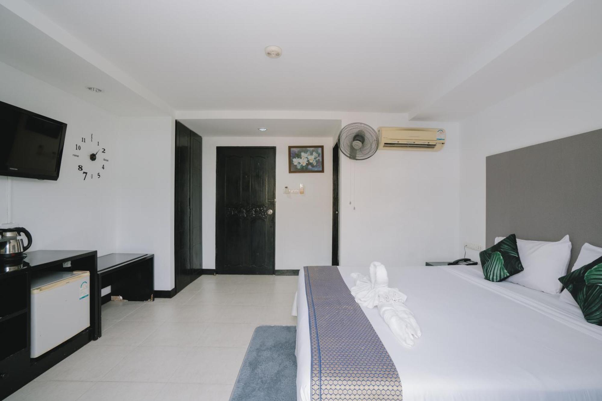 Hotel Noble House Patong Exterior foto