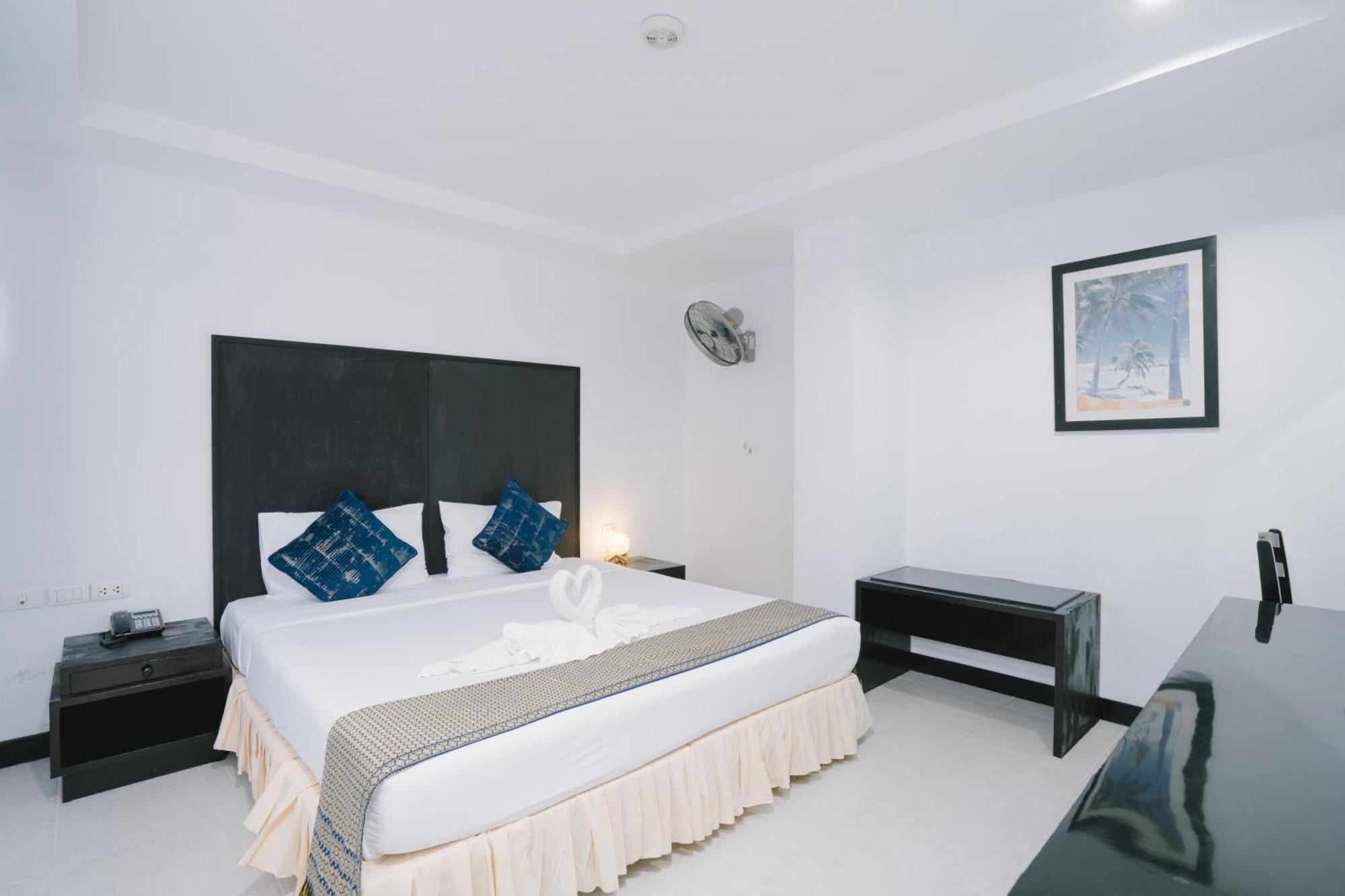 Hotel Noble House Patong Exterior foto